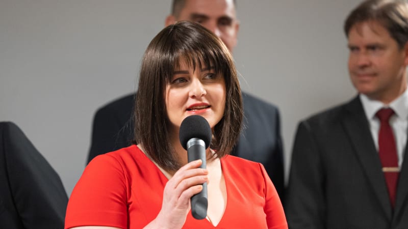 Aspoň litr na den, slibuje Maláčová. Destrukce a vyšší nezaměstnanost, varují ekonomové