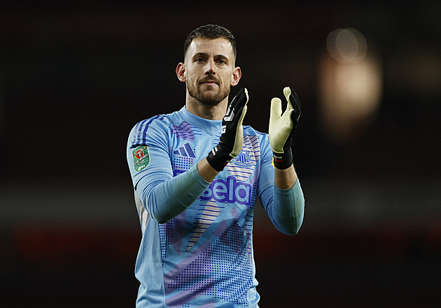 Fotbalové přestupy ONLINE: Dúbravka míří za Hladkým, Šeško novou posilou United