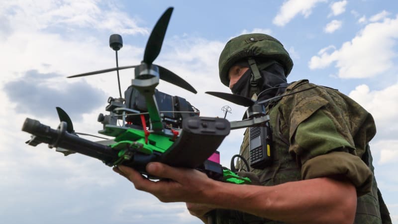 Ukrajinci dálkově bombardovali Rusko, mířili na podniky u Moskvy. Oběti má i útok na Doněck