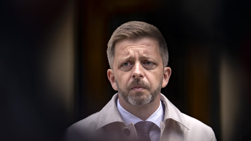 Britská ministryně chce zveřejňovat národnost podezřelých. Rakušan změnu v Česku odmítá