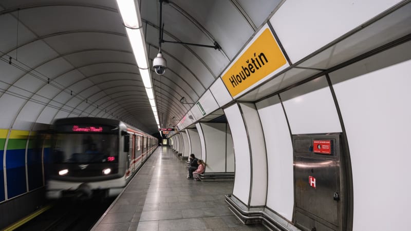 Dopravní kolaps v Praze: Mimo provoz je půlka linky metra B, zajišťují se náhradní spoje