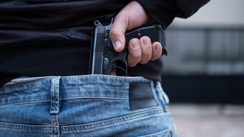 Brutální vražda na Plzeňsku: Muž do známého vystřílel celý zásobník, pak se doma zabarikádoval