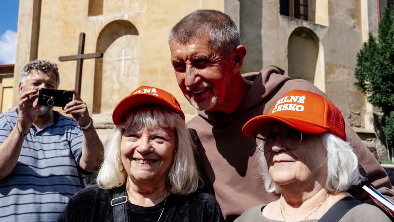 Billboardy s Putinem a Babišem zažehly vášně. Za nenávistnou rétoriku může Spolu, zní z ANO 