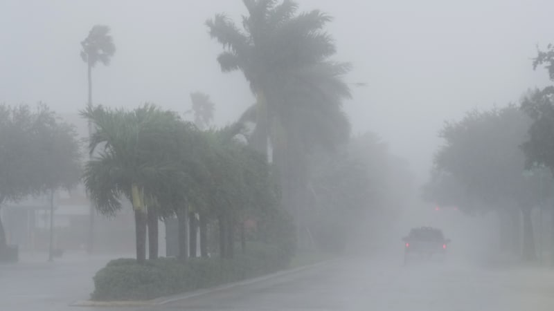 Hurikán Erin se řítí na Karibik. Experti varují před život ohrožujícími vlnami a vlnobitím