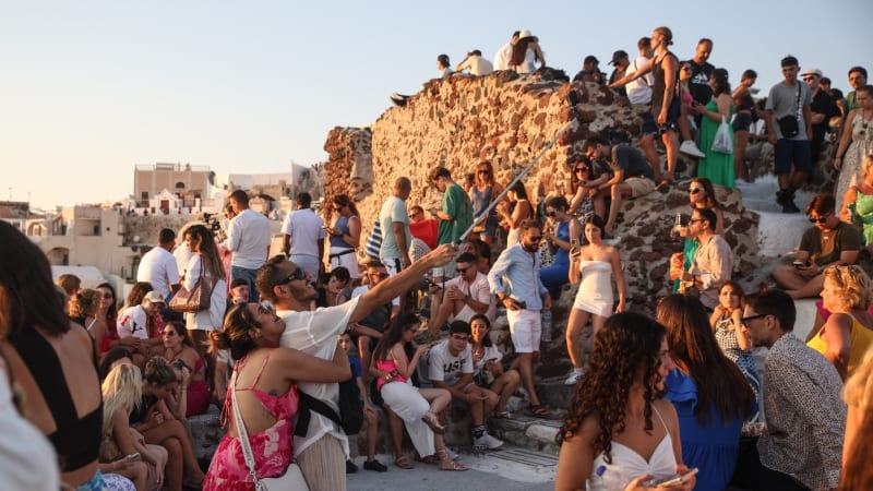 Přeplněné turistické perly: V Dubrovníku i na Santorini se už téměř nepohnete. Kde hledat klid?