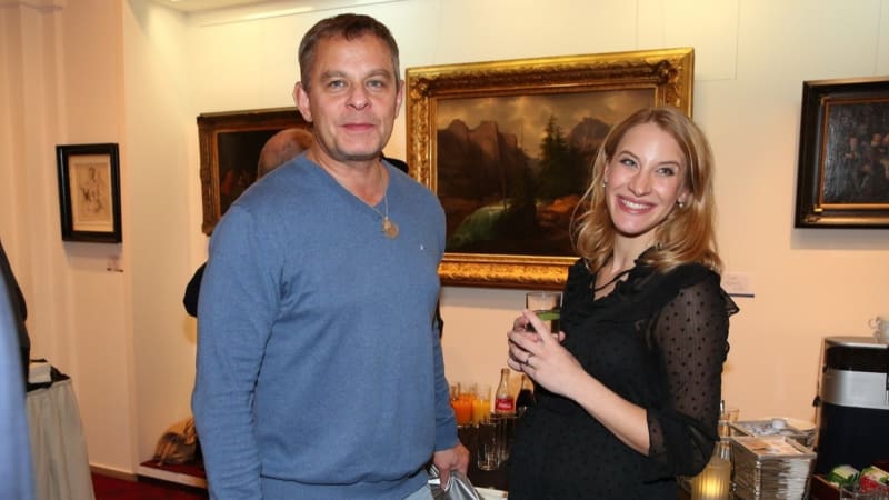 Bydlení šedesátníka Filipa Renče. S manželkou žije v centru Prahy, na venkově má bungalov  