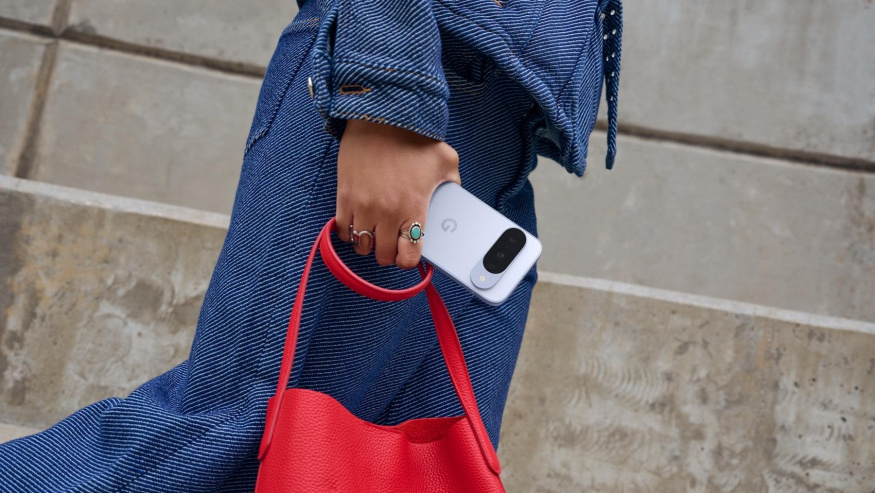 Pixel 10 už je v Česku! Poprvé s teleobjektivem a magnetickým konektorem. Kolik stojí?