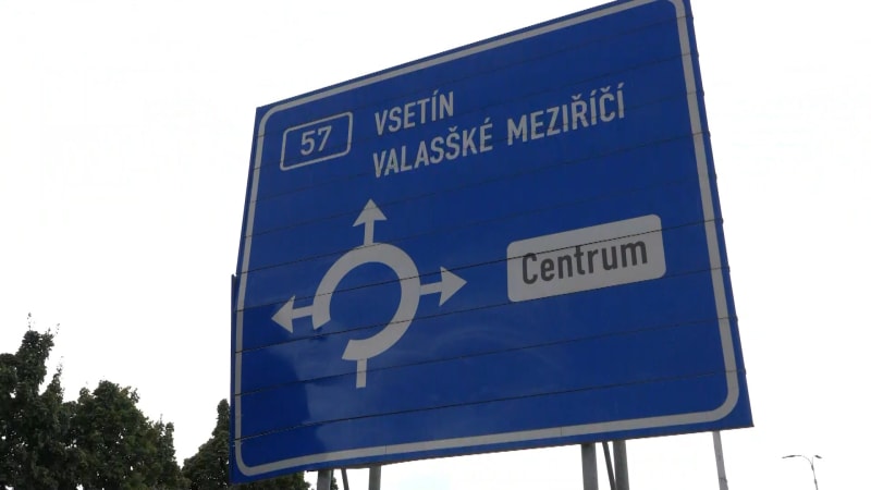 Komický omyl v Novém Jičíně: Silničáři zkomolili název města na značce, lidé ho ani nevysloví