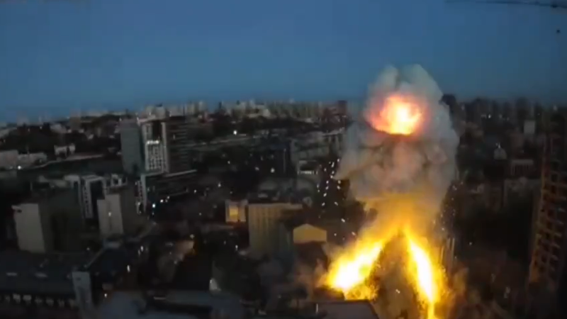 Hrozivé záběry útoku v Kyjevě: Zahynuly čtyři děti. Ohavné ruské pohrdání, píše Lipavský