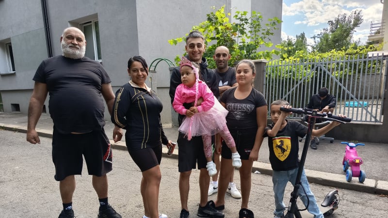 REPORTÁŽ: Celé romské rodiny volí Babiše. Trápí je byznys s chudobou i drahé kobzole 