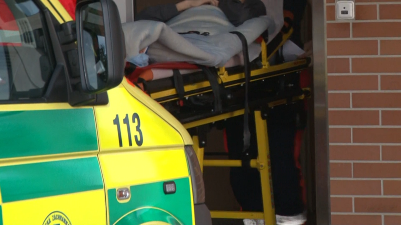 Záchranáři ošetřili v centru Prahy tři lidi v bezvědomí. Na vině jsou nejspíš drogy