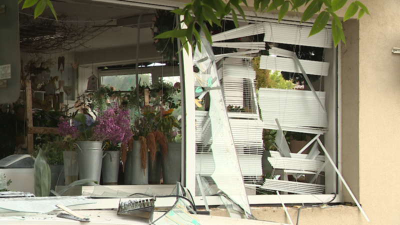 Záhadná exploze květinářství v Malinovu: Silná rána vybila okna. Lidé se báli, že spadlo letadlo