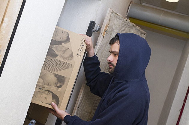 Vykradené sklepy v paneláku. SVJ nalákalo zloděje, ti šli bez problémů krást