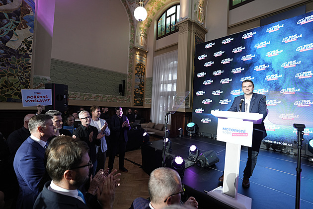 Skončí státní buzerace i zelené šílenství, slíbili Motoristé na závěr jejich kampaně