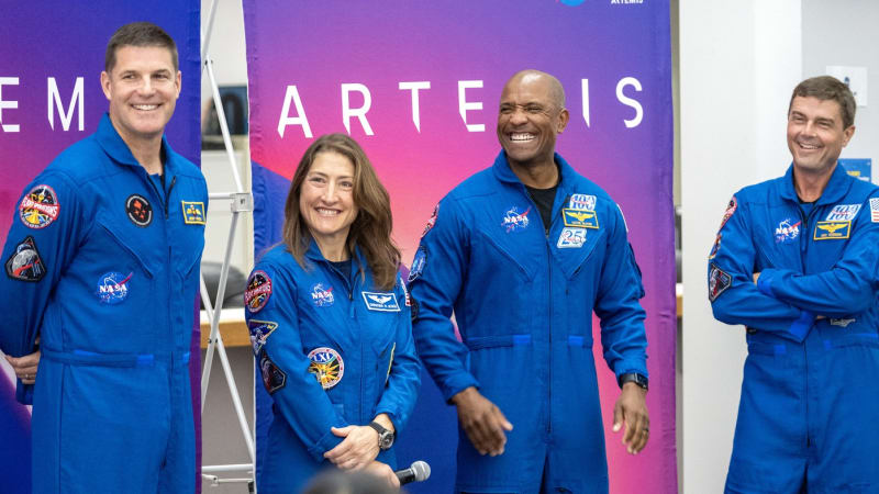 Lidé se vracejí na Měsíc: První pilotovaná mise má vyrazit dříve, míří i k odvrácené straně