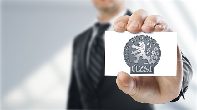 Velezkušený plukovník. Tajné operace rozvědky řídí muž, který chránil politiky