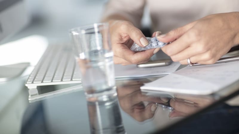 „Škodlivý“ paracetamol? Rozbuška, kritizují experti Trumpa. Uklidňují těhotné a líčí fakta