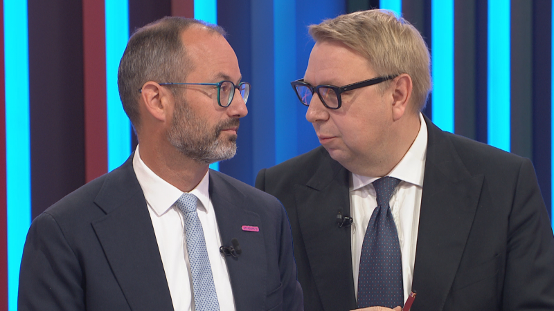 Hádka o Dozimetr: Nekňučíme a vy dýchejte, radil Farský Juchelkovi. Ten ho nazval chlapečkem