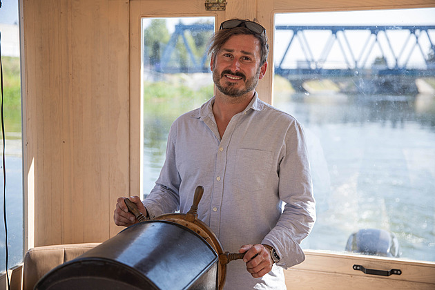 Pro Moravu jsou charakteristické meandry a černé zbarvení, říká kapitán výletní lodi