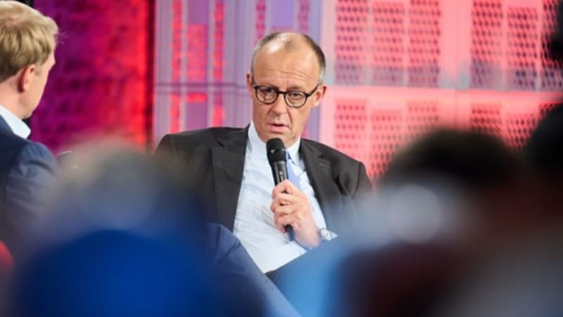 Německo proti konci benzinových aut. Podle Merze je zákaz jejich prodeje po roce 2035 „chybný“