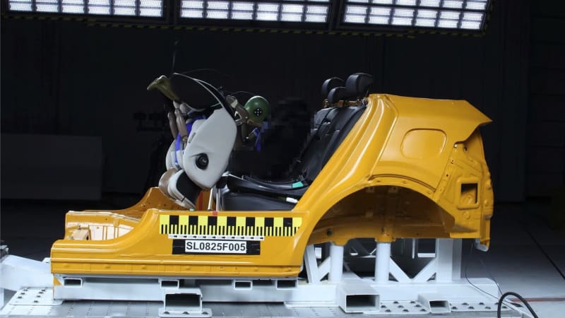 Tyto dvě dětské sedačky mohou být nebezpečné. Konstrukce se při nárazu rozpadly