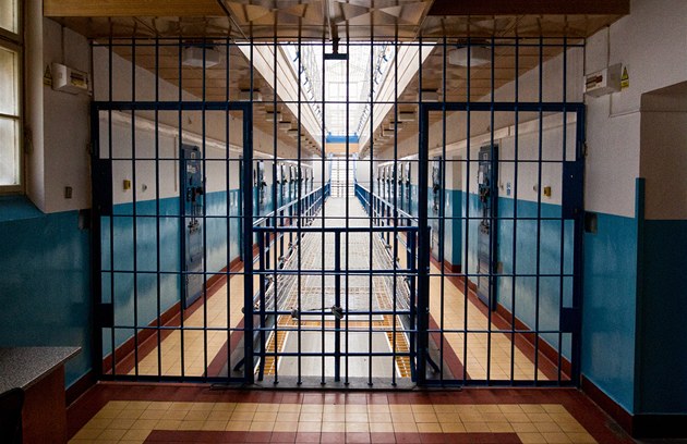 Osmdesátiletého bývalého vychovatele soudí za šikanu svědků Jehovových ve věznici