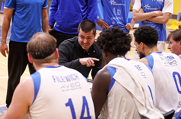 Olomoucko jsem už dva roky sledoval, říká kouč Jones. V Česku ho uchvátil hokej