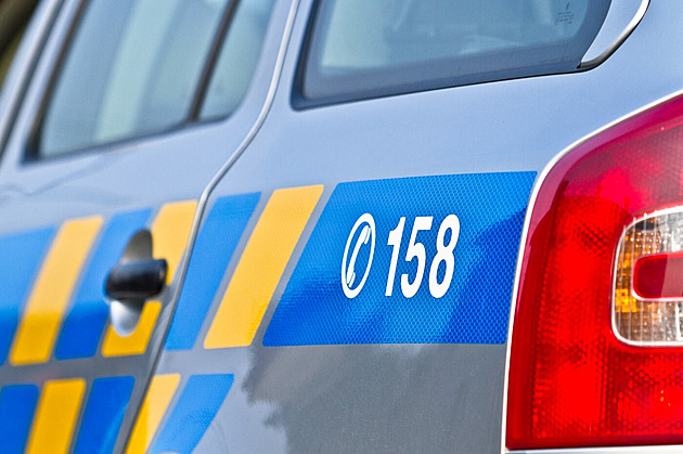 Střelba u základní školy na Jablonecku. Dva mrtví a jeden těžce zraněný