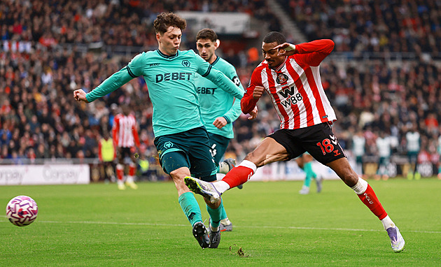 ONLINE: Wolves s Krejčím tápou na hřišti Sunderlandu, City vedou nad Evertonem