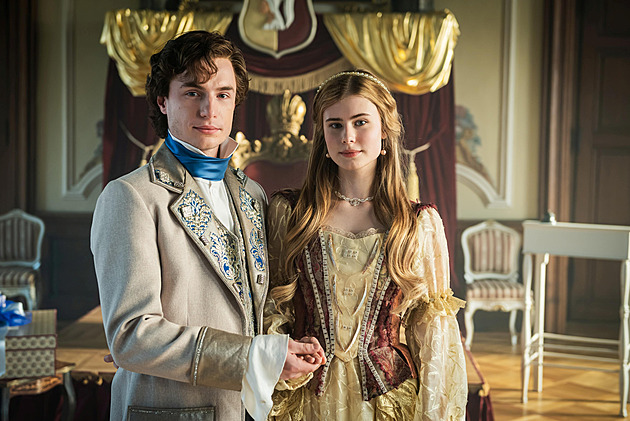 Štědrý večer na Strašperku, silvestr se StarDance. ČT odhalila vánoční program