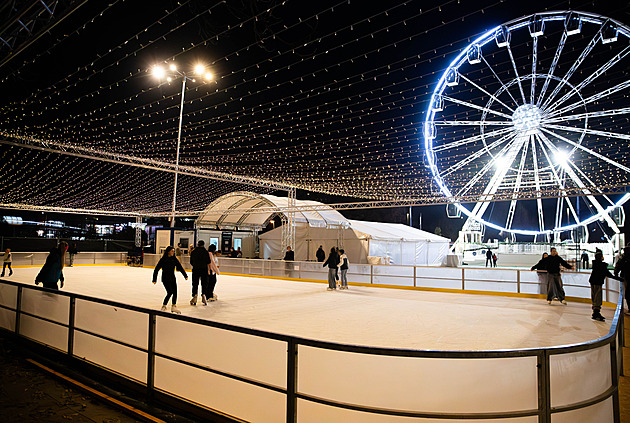 Olomouc si rozbalila dárky ještě před adventem. Už funguje ruské kolo i kluziště
