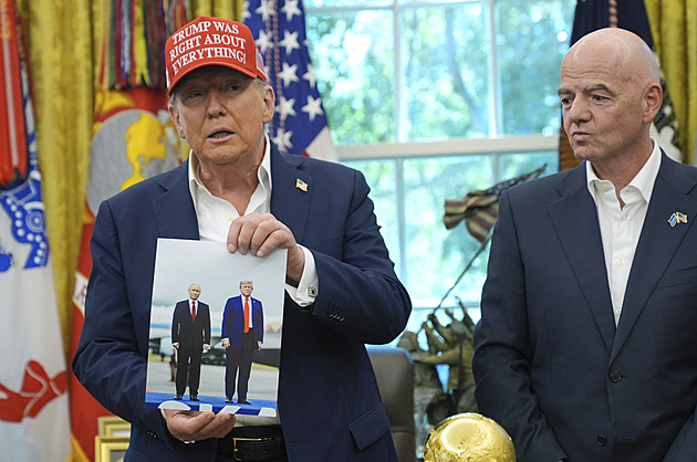 Fotbalová nobelovka Trumpovi. Infantino vymyslel cenu za mír, potěší svého přítele?