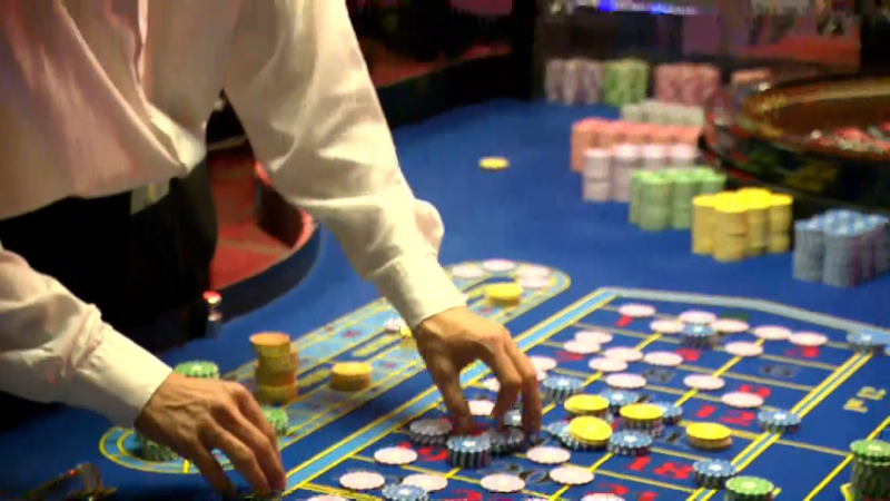 Stamiliony unikají každý týden. Nelegální hazard je hrozbou pro hráče i pro stát