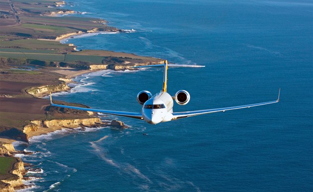 Originalita, tuny kerosinu a hra na udržitelnost. Jak cestují čeští superboháči