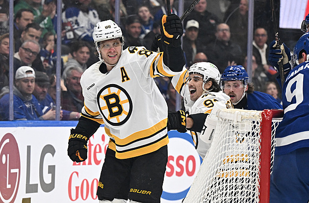 Pastrňák má 399. gól v NHL, Colorado smetlo Oilers. Zápas hrůzy pro Vejmelku
