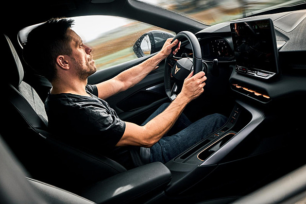 CUPRA představila nového člena kmene: režiséra Jiřího Mádla