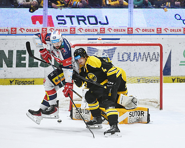 ONLINE: Pardubice otočily stav v Litvínově, Sparta vyhrává v přestřelce s Plzní.