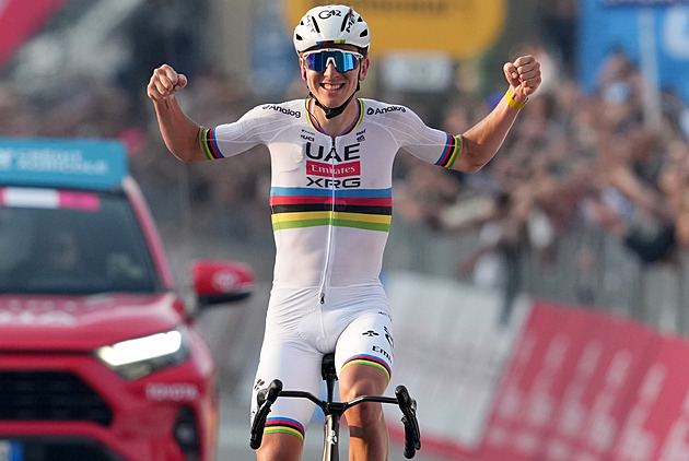 Ať cyklisté s rovinkou na MS nepočítají. V Abú Zabí roste umělý kopec. Pro Pogačara?