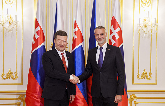 Okamura na první cestě. Na Slovensku „restartuje“ vztahy, sejde se s Ficem