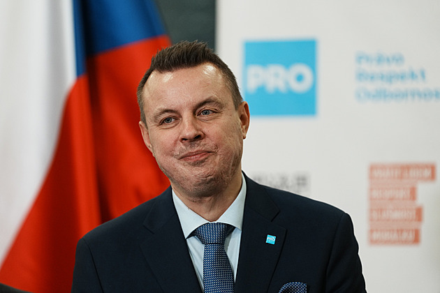 Post předsedy strany PRO jednomyslně obhájil Rajchl, vyzyvatele neměl