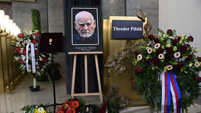 Poslední rozloučení s Theodorem Pištěkem: Přítomna je Hradní stráž, mezi hosty je i Bohdalová