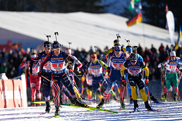 Biatlon ONLINE: Štafeta mužů v Hochfilzenu. Mareček předává jako pátý