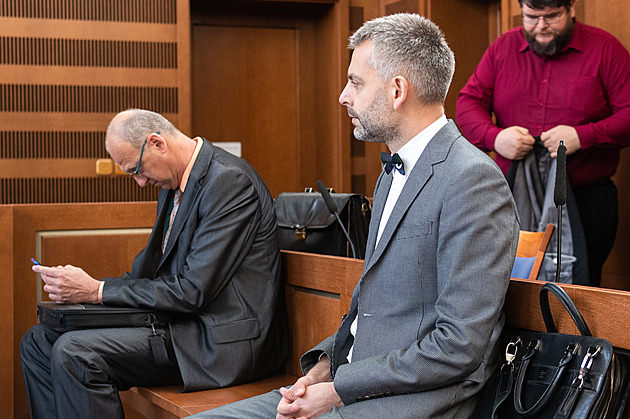 Podmínka platí. Soud potvrdil trest za ovlivňování tendrů v nemocnici Náchod