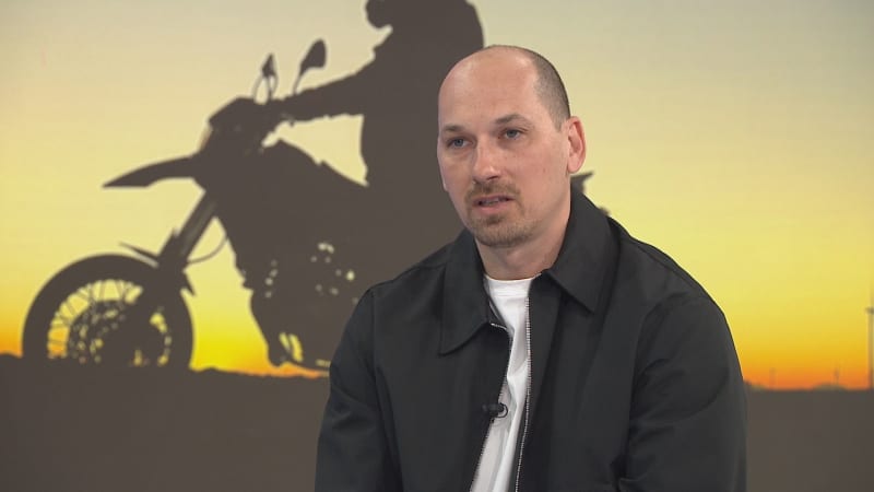 Motorka je zbraň, a tak se k ní má přistupovat, říká závodník Pešek. Kdy na silnici zbystřit?