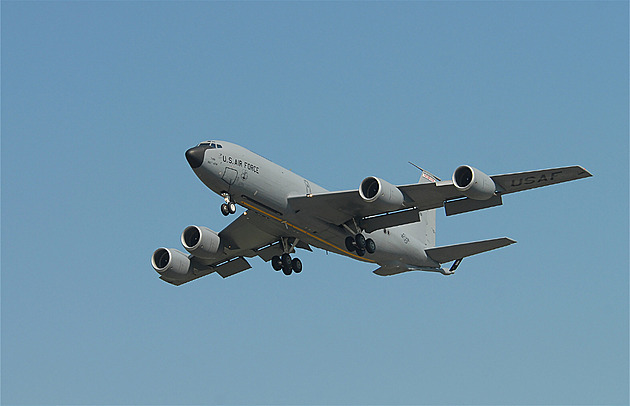 Írán odhalil slabinu USA: létající benzinky. Ve válce s Čínou by to byl velký průšvih