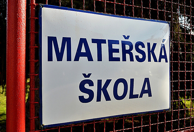 Agresor zaútočil ve školce na zaměstnance. Vadilo mu oslovení jeho družky