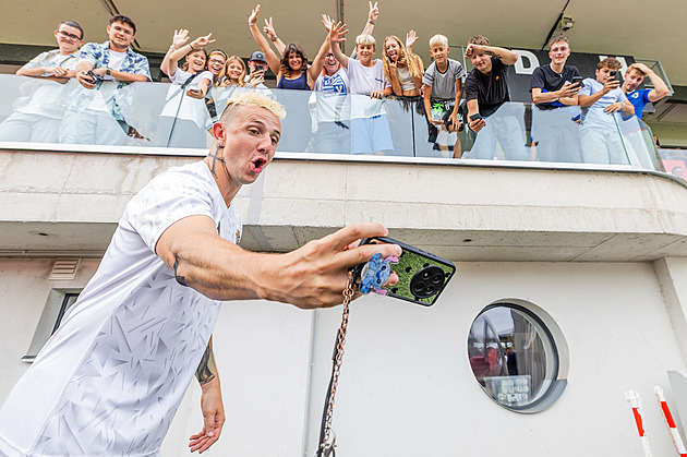 Lavi pod tlakem Pardubic. Jak se na bouřícím stadionu natáčel Vyšehrad Třy