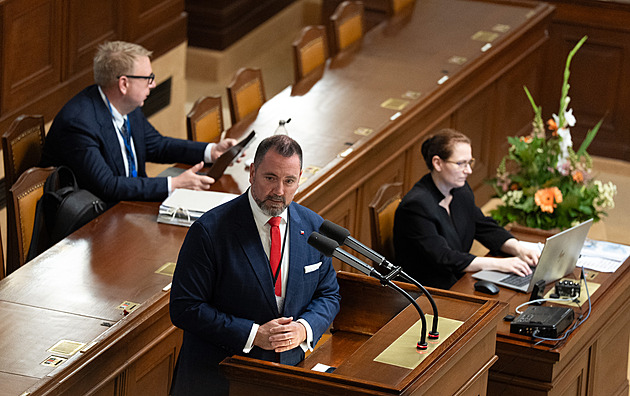 Ministr Červený nechce zálohování PET lahví, vyzkouší se ale u plechovek