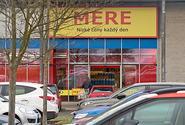 Ruský supermarket Mere v Česku nezavřel, obešel sankce. Jinde v Unii musel skončit