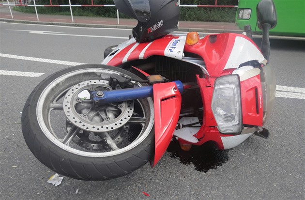 U Starého Pelhřimova zemřel motorkář, policie hledá svědky